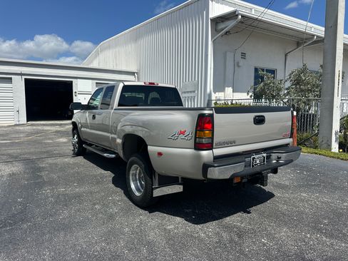 Used 2004 GMC Sierra 3500 SLT w/ Heavy-Duty Power Package image 6