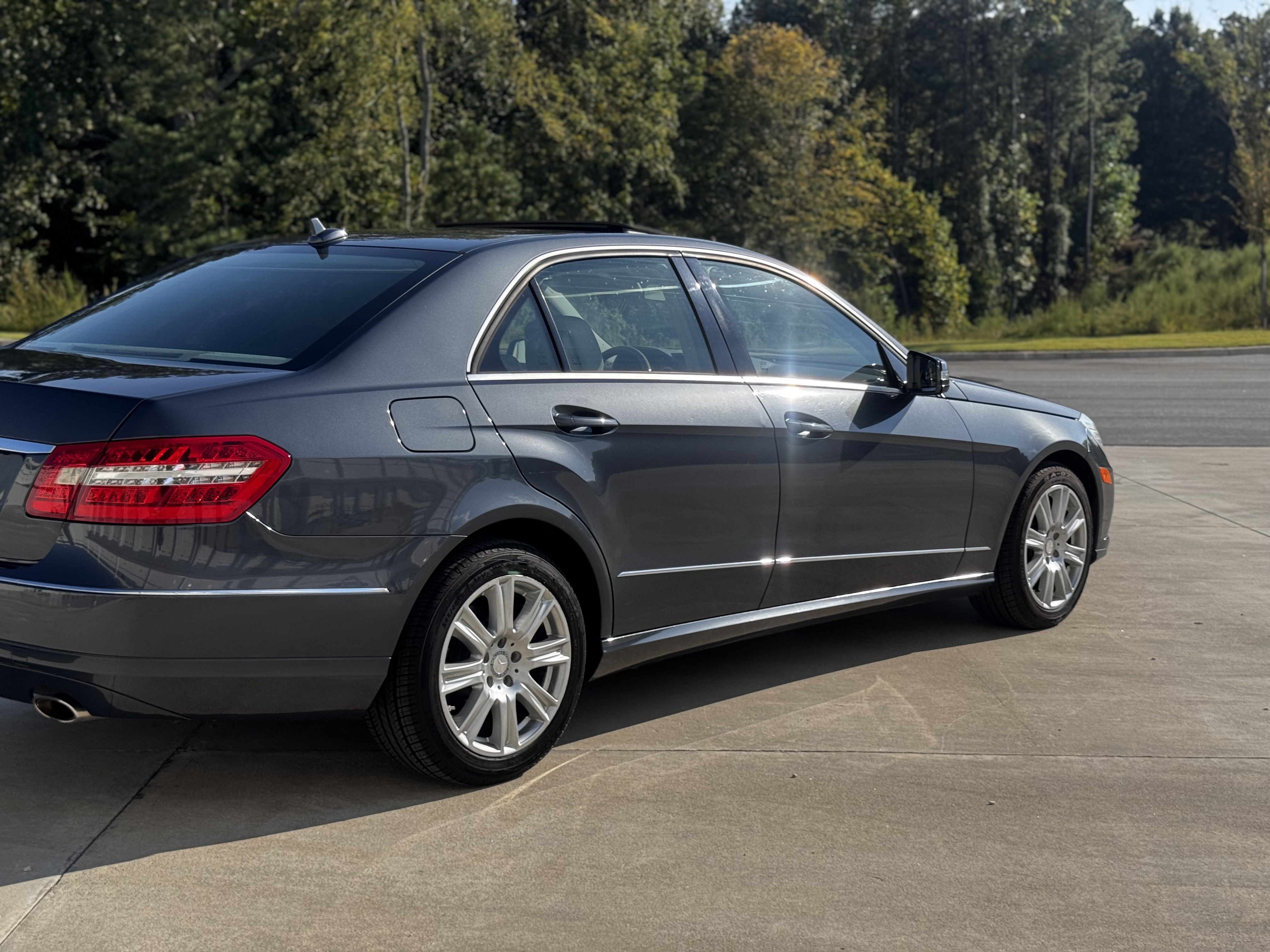 Used 2013 Mercedes-Benz E 350 Sedan image 4