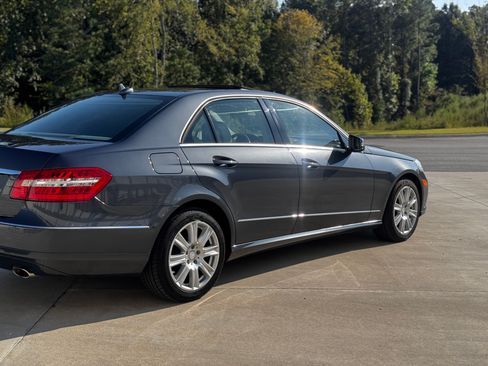 Used 2013 Mercedes-Benz E 350 Sedan image 4
