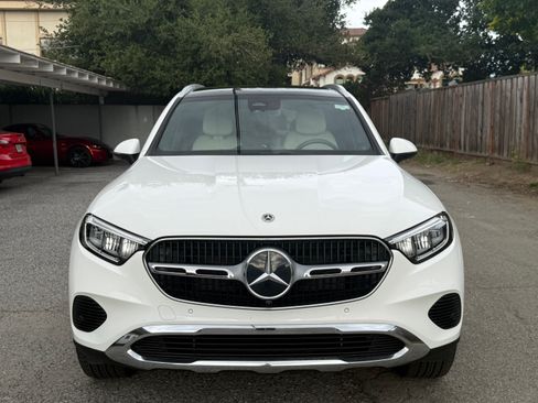 Used 2024 Mercedes-Benz GLC 300 4MATIC image 1