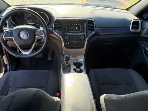 Used 2017 Jeep Grand Cherokee Laredo w/ Quick Order Package 2BE image 8