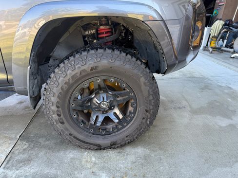 Used 2016 Toyota 4Runner SR5 image 9