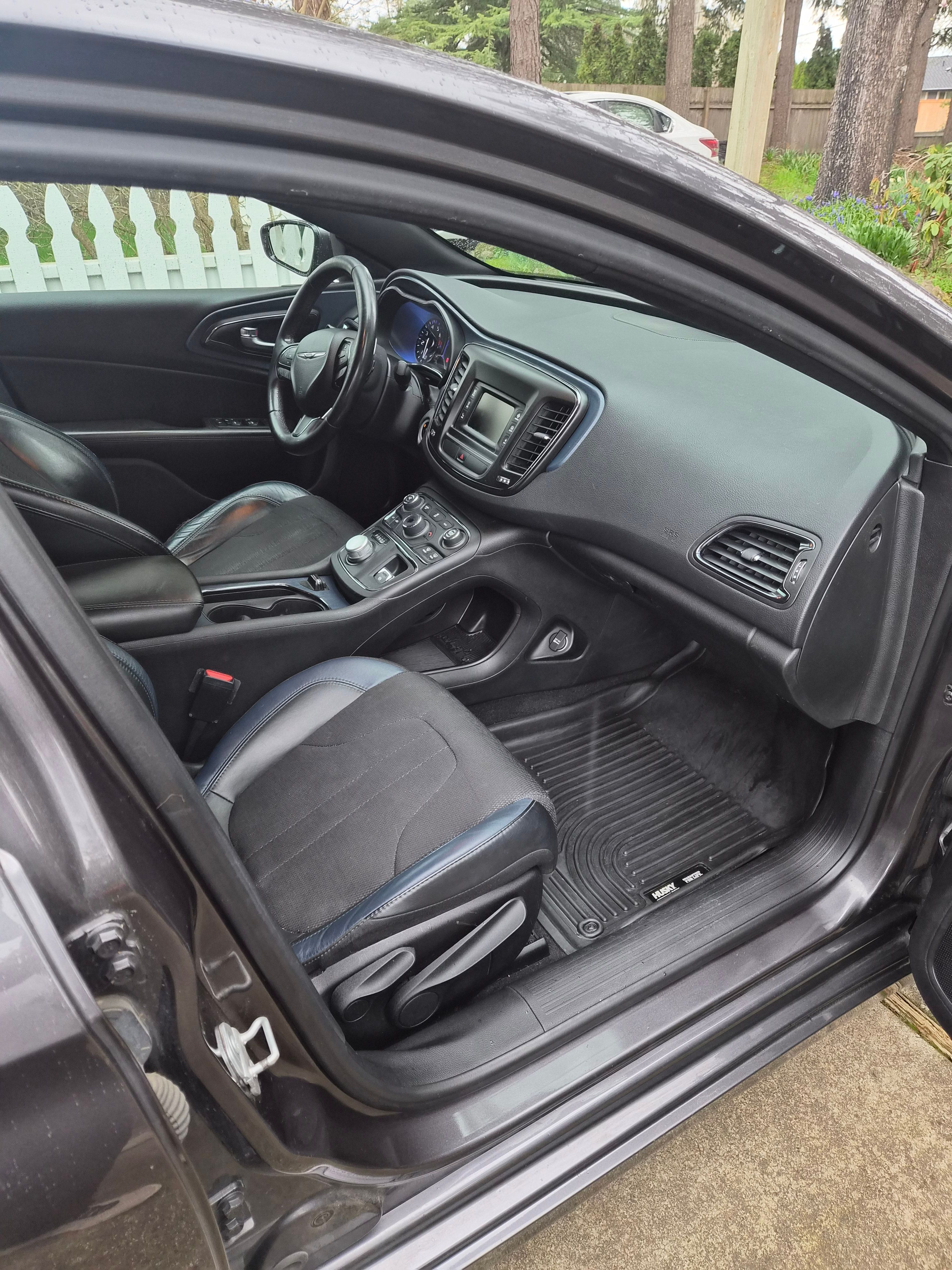 Used 2015 Chrysler 200 S FWD image 21