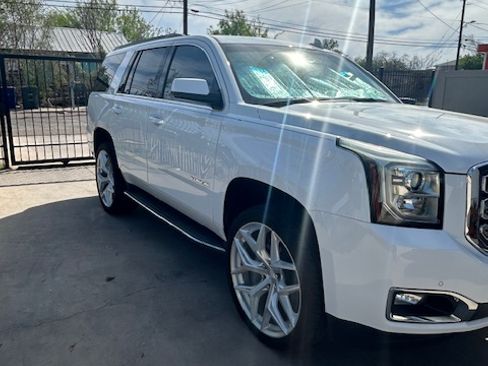 Used 2018 GMC Yukon SLE w/ SLE Value Package image 9