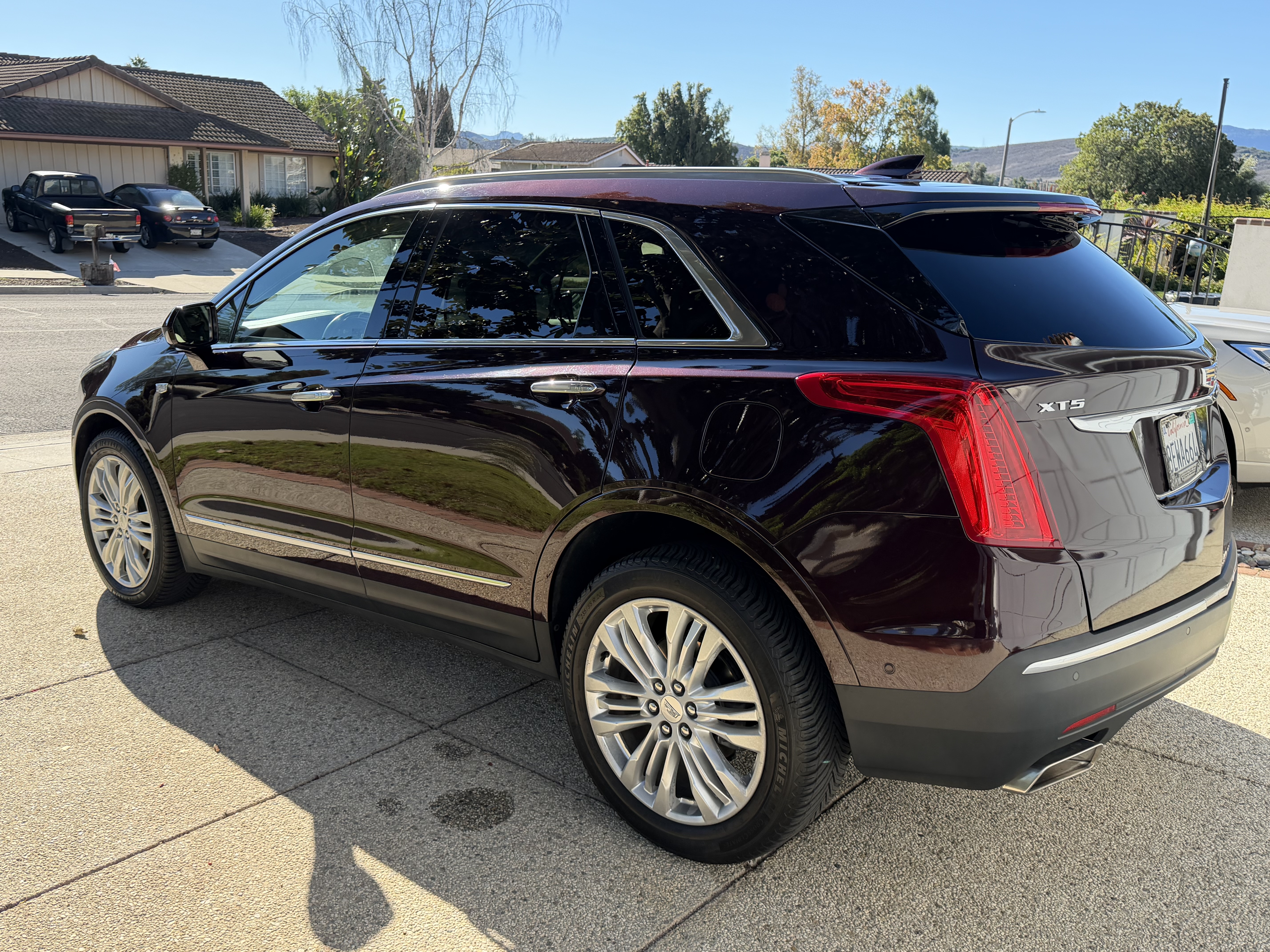 Used 2018 Cadillac XT5 Premium Luxury w/ Driver Assist Package FWD image 4