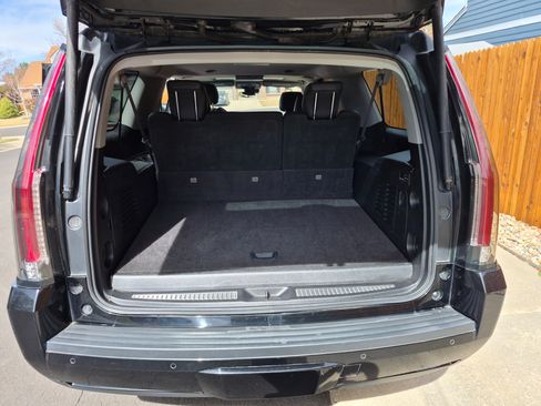 Used 2017 Cadillac Escalade ESV Luxury image 11