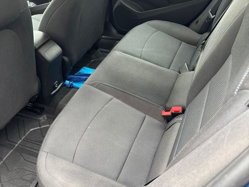 Used 2019 Chevrolet Cruze LT w/ Convenience Package FWD image 4