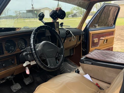 Used 1992 Dodge D/W Truck 350 image 4