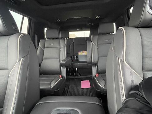 Used 2023 Cadillac Escalade ESV Premium Luxury image 5