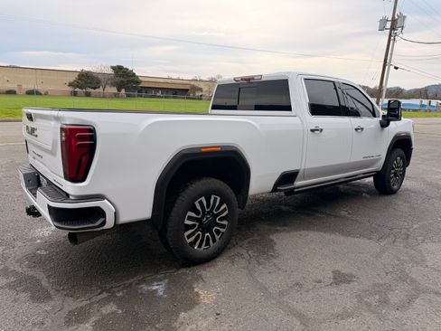 Used 2025 GMC Sierra 3500 Denali Ultimate image 6