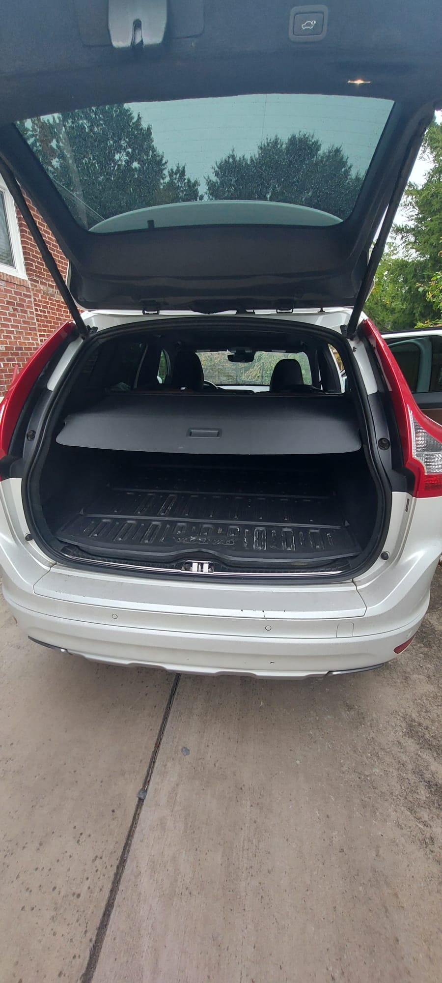 Used 2015 Volvo XC60 T6 w/ Proximity Package AWD/4WD image 12