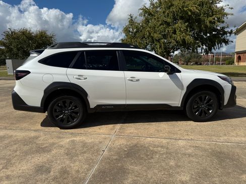 Used 2023 Subaru Outback Onyx Edition image 10