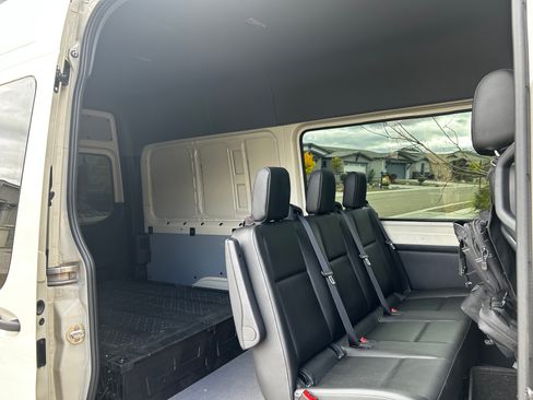 Used 2024 Mercedes-Benz Sprinter 2500 image 10