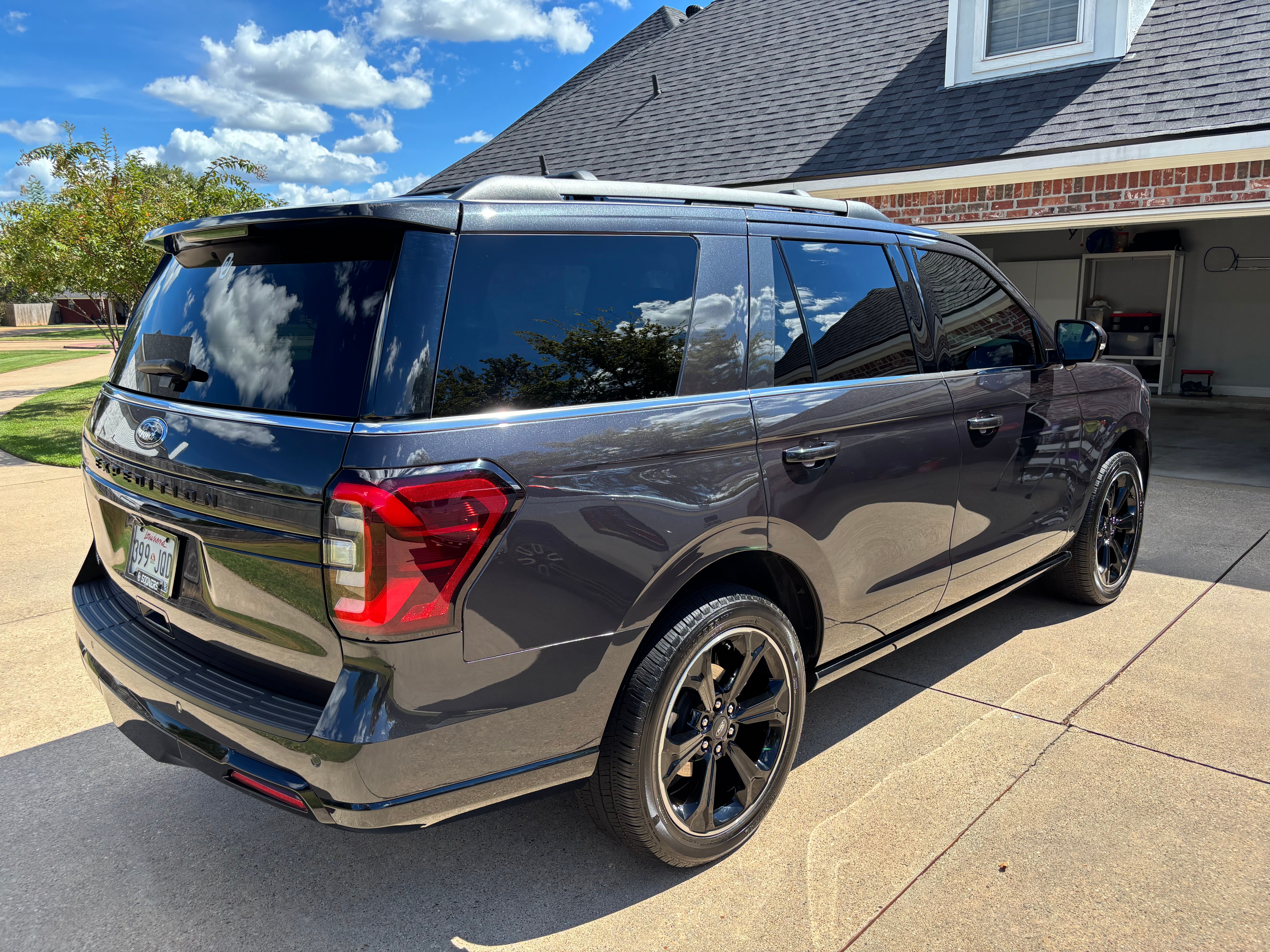 Used 2024 Ford Expedition Limited AWD/4WD image 6