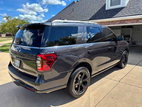 Used 2024 Ford Expedition Limited AWD/4WD image 6