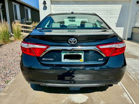 Used 2015 Toyota Camry SE w/ Moonroof Package FWD image 11