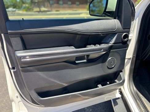 Used 2019 Ford Expedition XLT w/ Equipment Group 202A AWD/4WD image 15