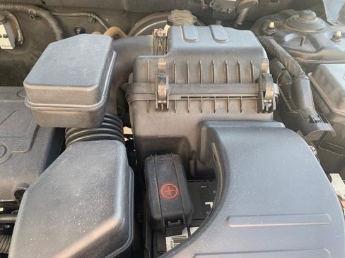 Used 2010 Hyundai Santa Fe GLS image 11