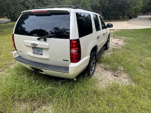 Used 2011 Chevrolet Tahoe LTZ RWD image 2