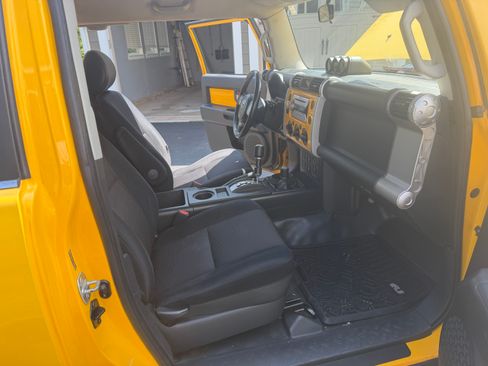 Used 2007 Toyota FJ Cruiser 4WD w/ Upgrade Pkg 2 image 4
