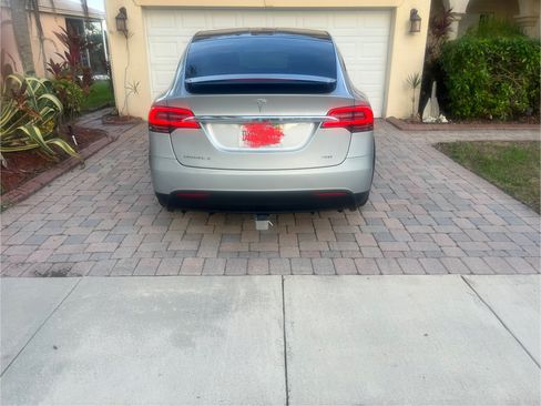 Used 2017 Tesla Model X 75D image 4