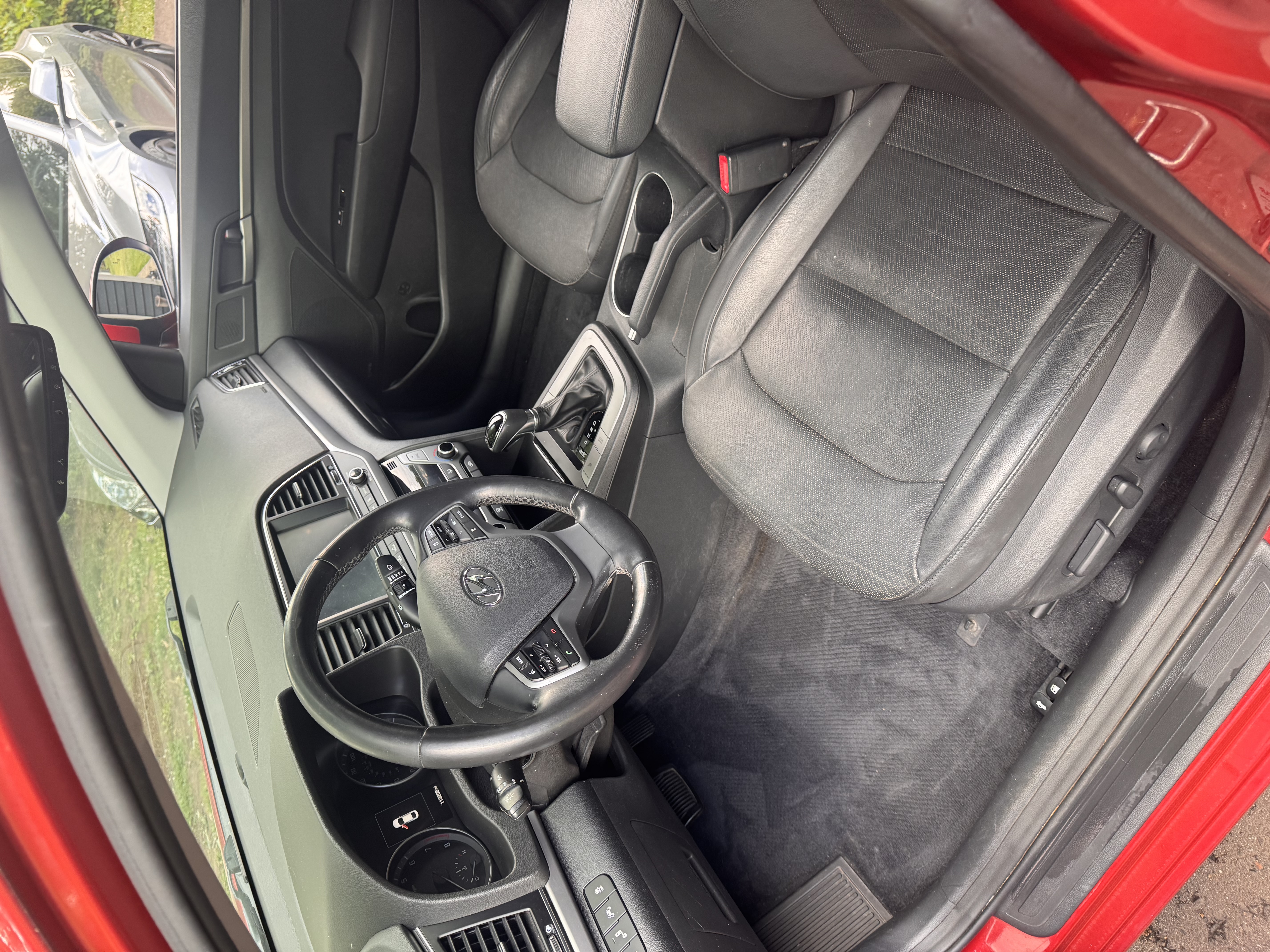 Used 2017 Hyundai Elantra Limited w/ Limited Ultimate Package 05 FWD image 5