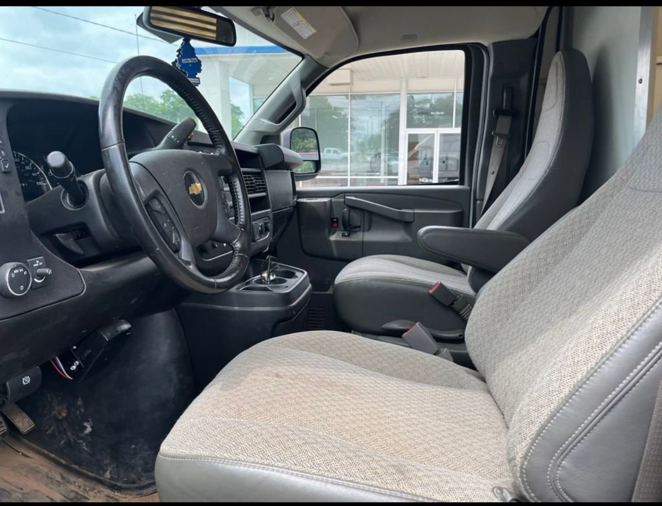 Used 2022 Chevrolet Express 3500 w/ Power Convenience Package RWD image 11