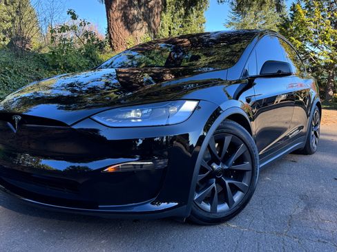 Used 2024 Tesla Model X Standard Sport Utility 4D image 1