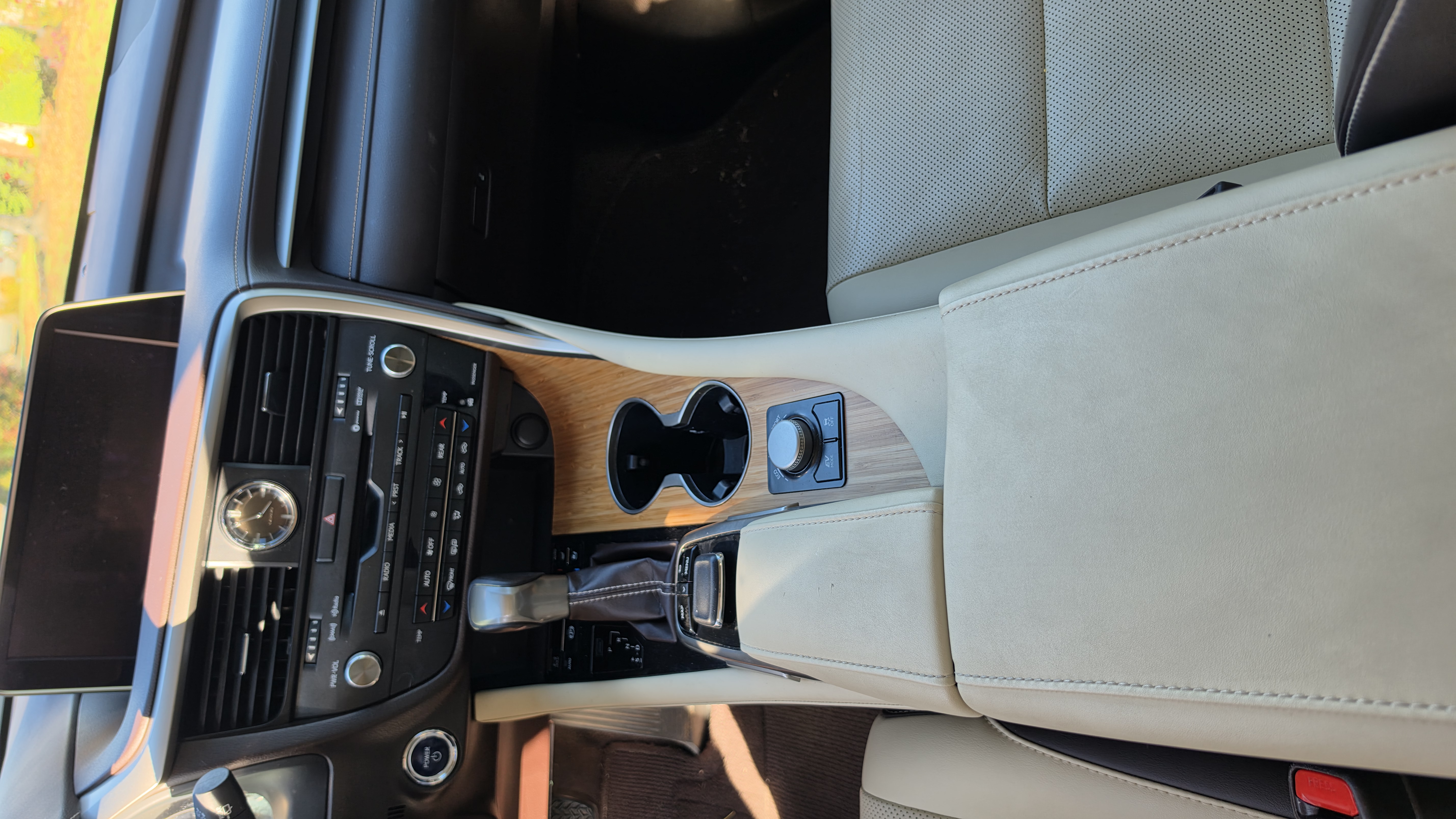 Used 2019 Lexus RX 450hL Premium w/ Premium Package AWD/4WD image 10