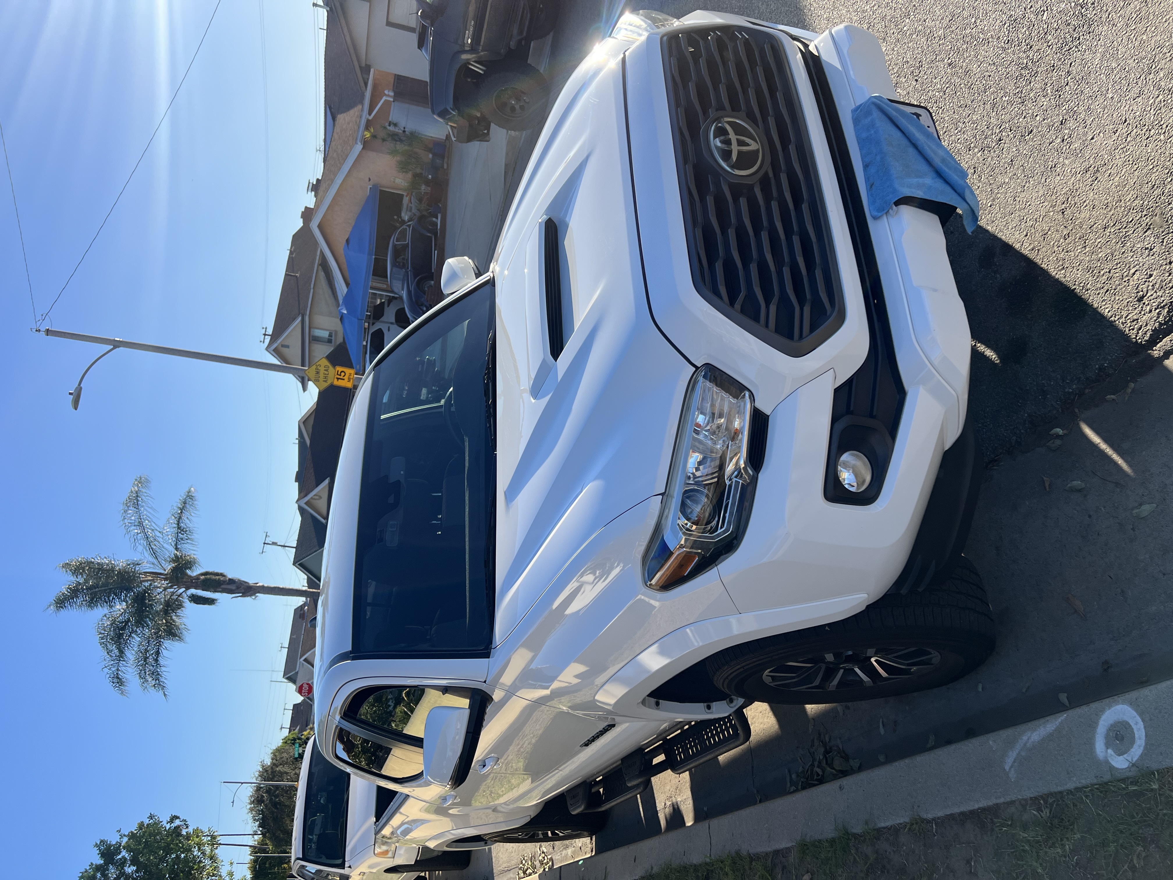 Used 2020 Toyota Tacoma TRD Sport w/ Technology Package RWD image 2