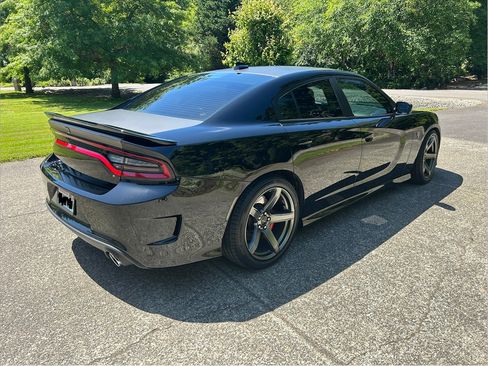 Used 2018 Dodge Charger SRT Hellcat w/ Harman/Kardon Audio Group RWD image 5