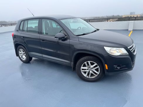 Used 2011 Volkswagen Tiguan S image 17