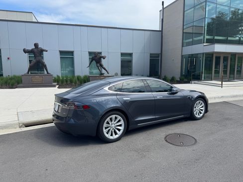Used 2016 Tesla Model S 60D AWD/4WD image 5