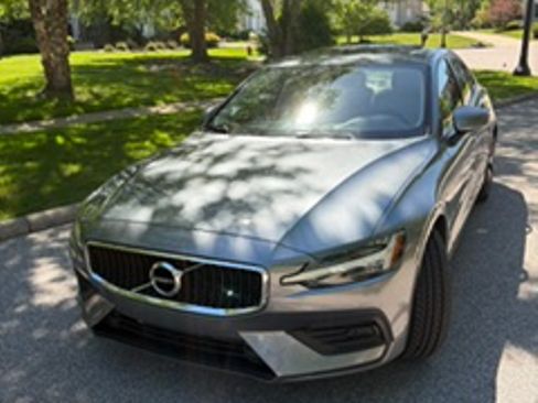 Used 2019 Volvo S60 T5 Momentum w/ Multimedia Package FWD image 10
