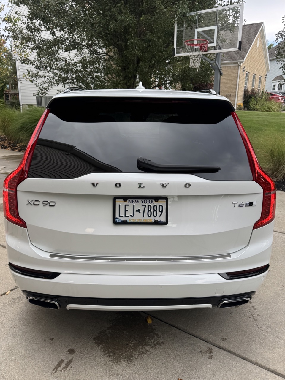 Used 2020 Volvo XC90 T6 R-Design w/ Advanced Package AWD/4WD image 4