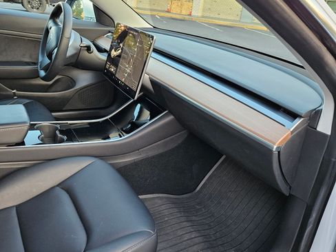 Used 2020 Tesla Model 3 Standard Range Plus image 12