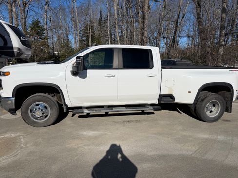 Used 2024 Chevrolet Silverado 3500 LT w/ Convenience Package image 4