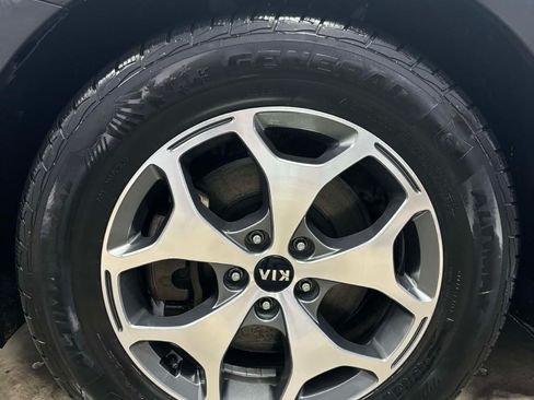 Used 2020 Kia Telluride EX image 11