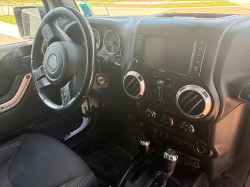 Used 2016 Jeep Wrangler Unlimited Sahara w/ Connectivity Group image 12