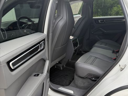 Used 2022 Porsche Cayenne E-Hybrid image 23