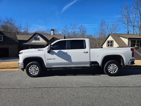 Used 2024 Chevrolet Silverado 2500 LT w/ All Star Edition image 4