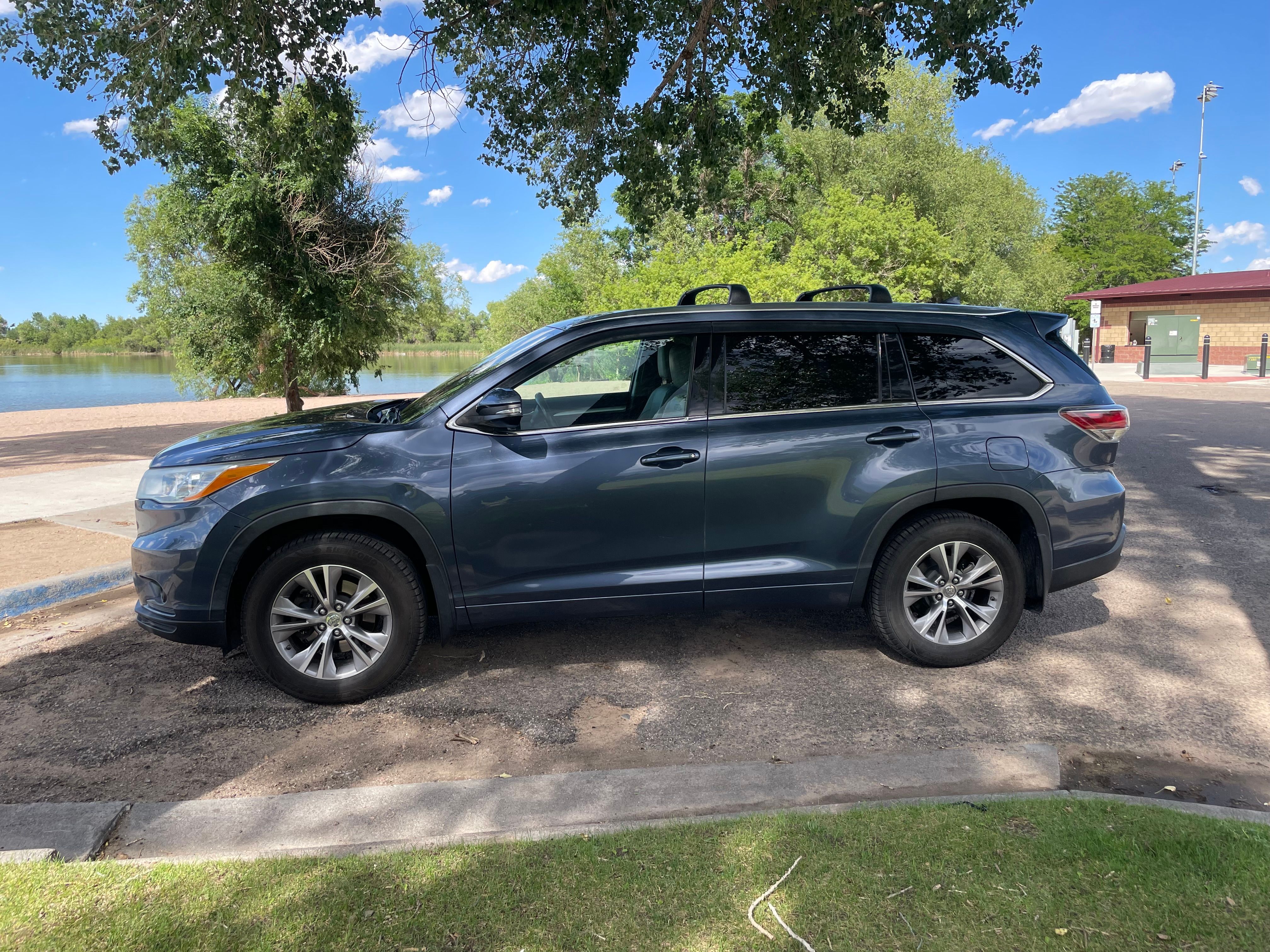 Used 2014 Toyota Highlander XLE AWD/4WD image 1