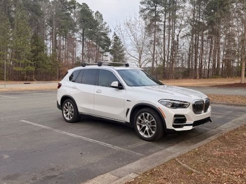 Used 2022 BMW X5 xDrive45e w/ Executive Package image 18