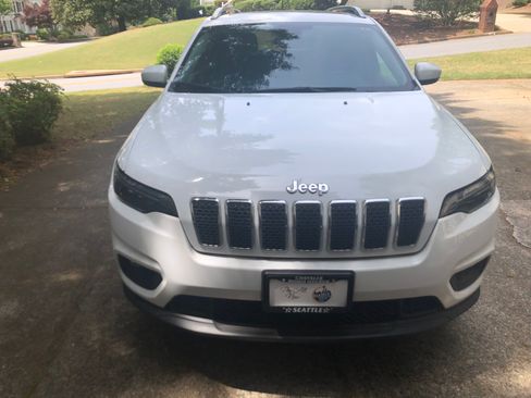 Used 2021 Jeep Cherokee Latitude Lux w/ Sun & Sound Group AWD/4WD image 2