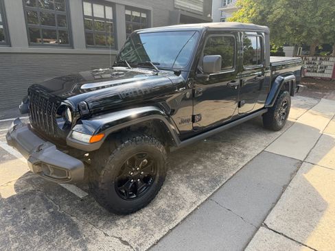 Used 2022 Jeep Gladiator Sport AWD/4WD image 2