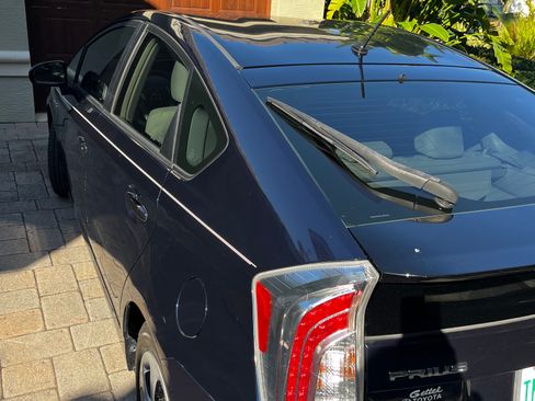 Used 2015 Toyota Prius Two image 11