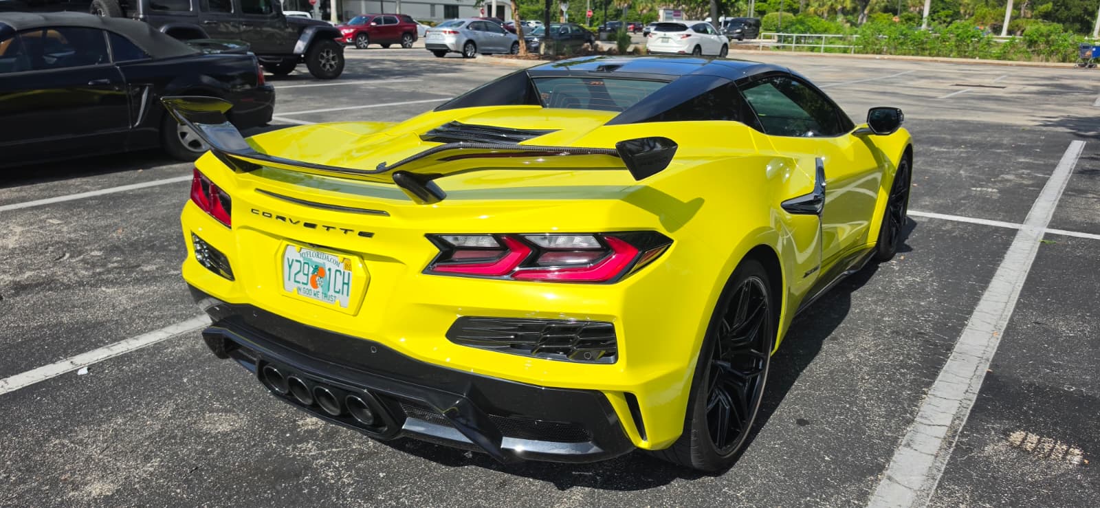 Used 2023 Chevrolet Corvette Z06 w/ Z07 Performance Package RWD image 8