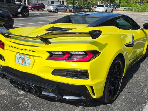 Used 2023 Chevrolet Corvette Z06 w/ Z07 Performance Package RWD image 8