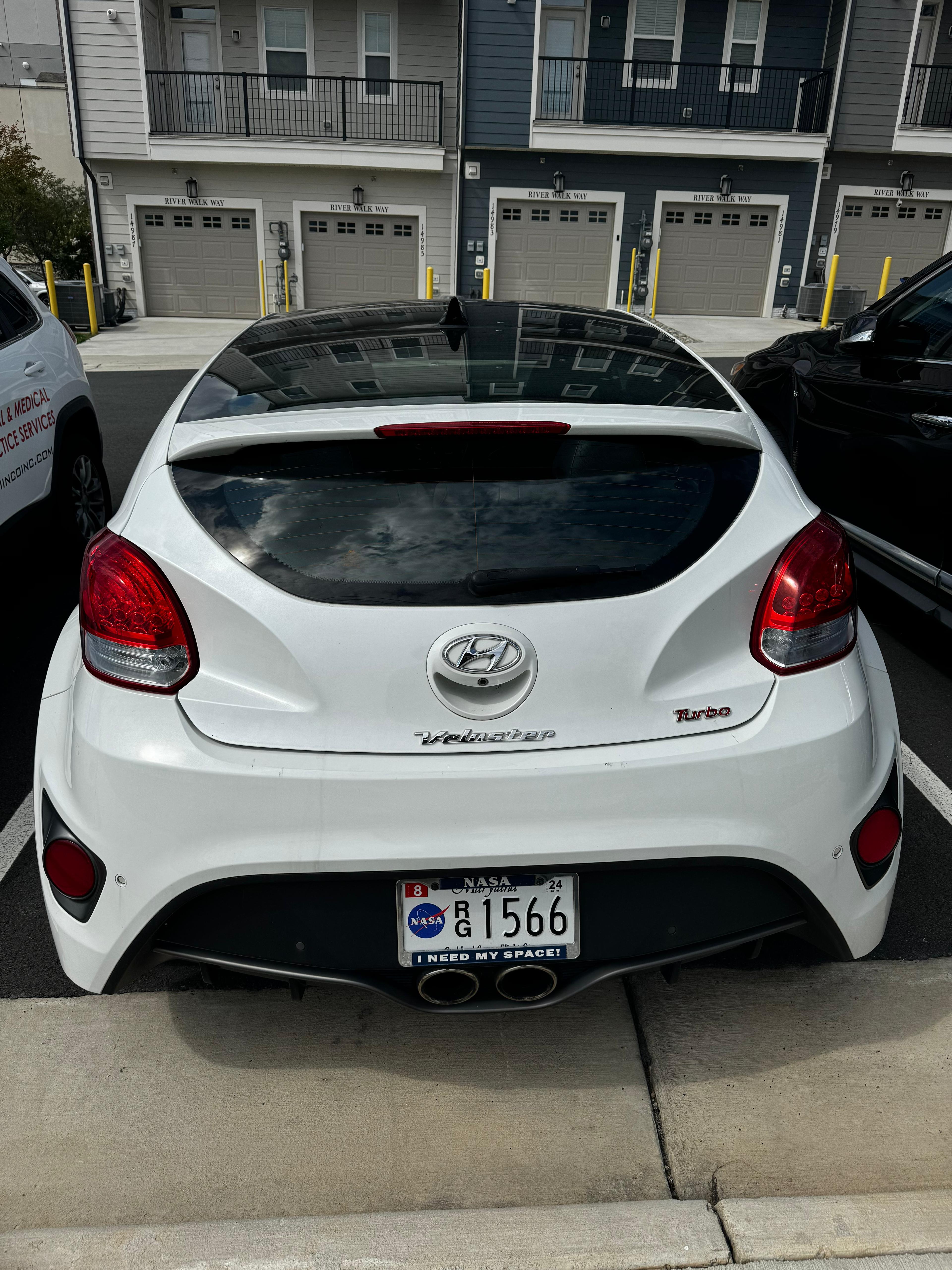 Used 2016 Hyundai Veloster Turbo w/ Option Group 04 FWD image 11