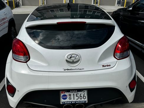 Used 2016 Hyundai Veloster Turbo w/ Option Group 04 FWD image 11